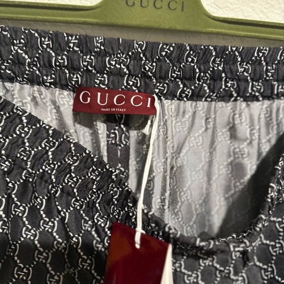 Authentic NWT Gucci Black and White Logo Patterned Shorts - Picture 3 of 5